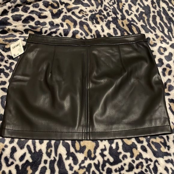 Free People Maya Mod Vegan Mini Skirt. NWT 💕 - Picture 3 of 9